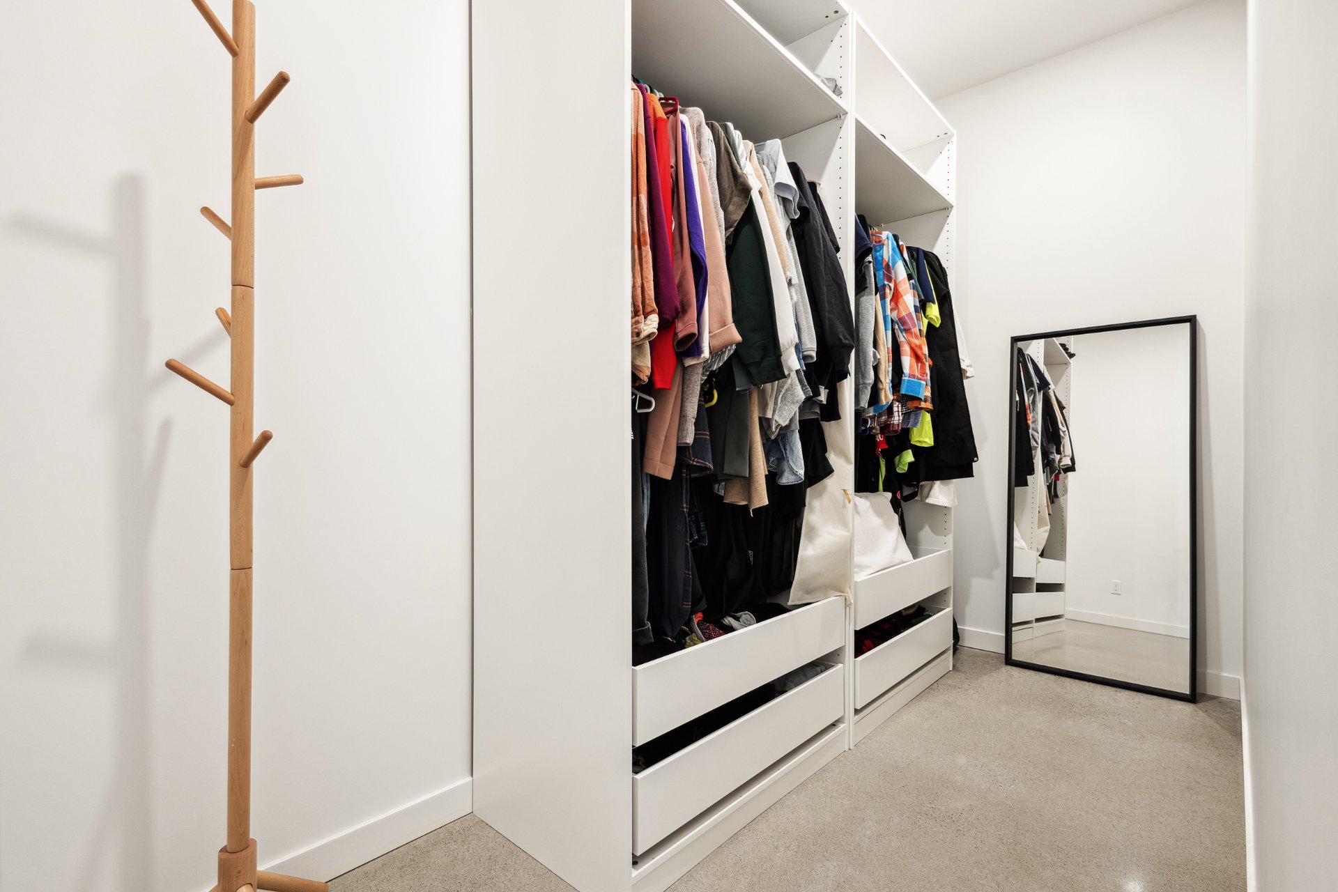 Walk-in closet