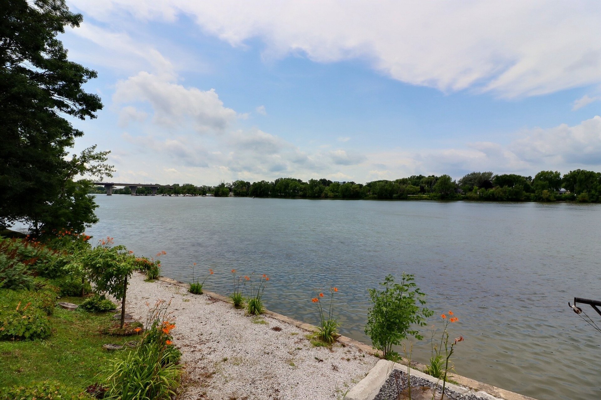 Photo - Vue sur l'eau