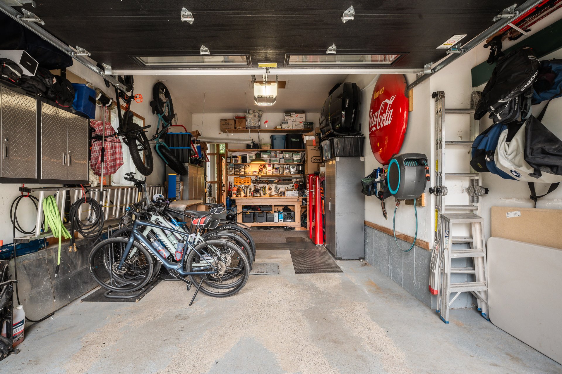 Photo - Garage