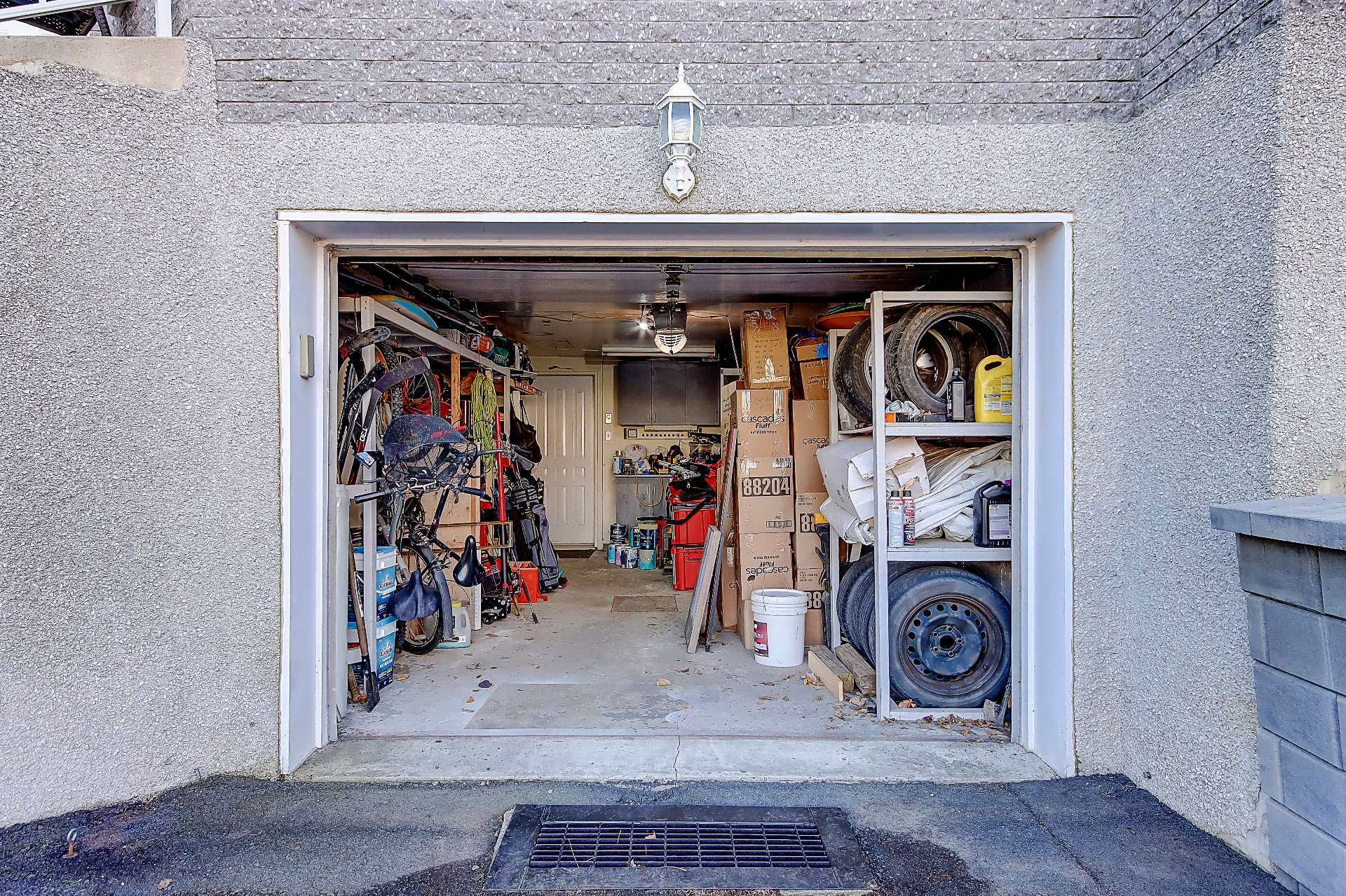 Photo - Garage