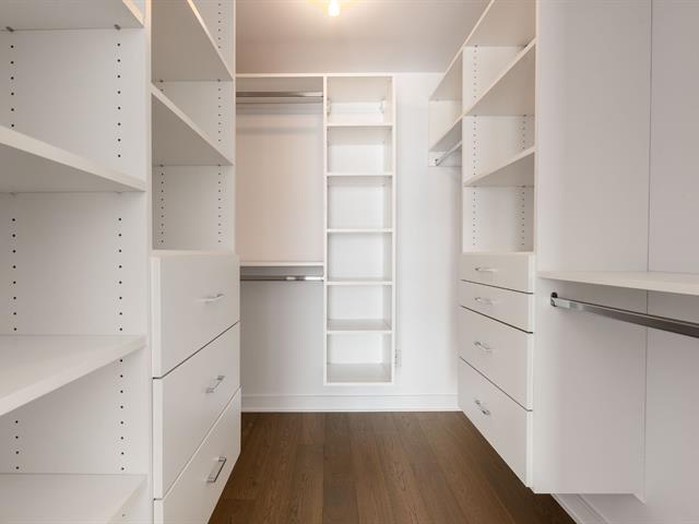 Walk-in closet