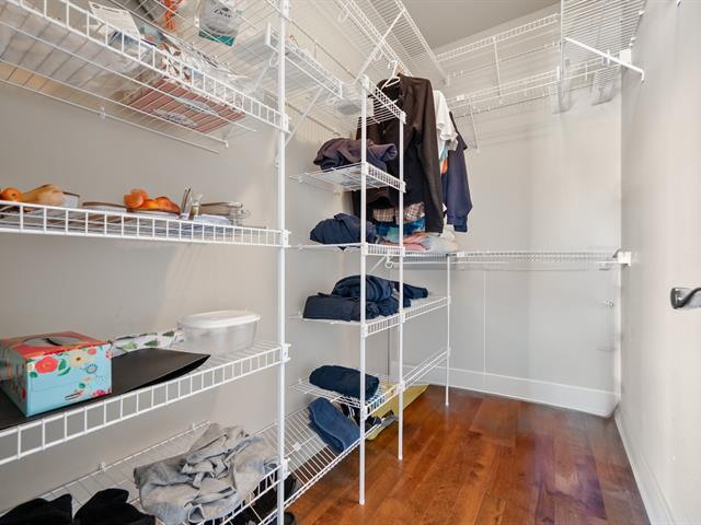 Walk-in closet