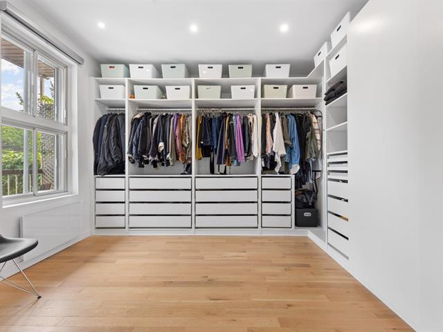 Walk-in closet