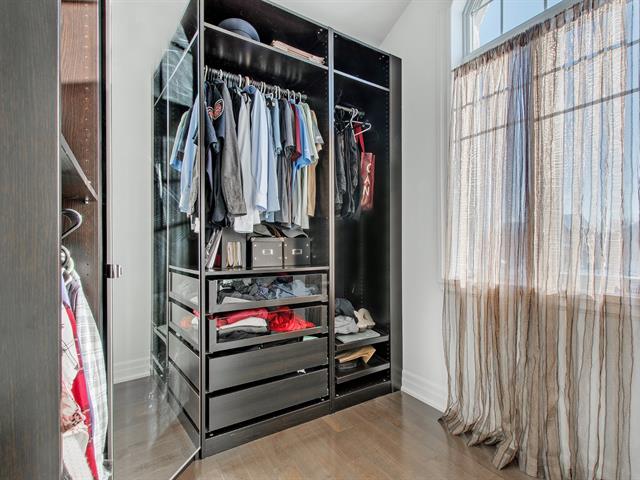 Walk-in closet