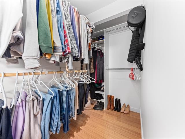 Walk-in closet