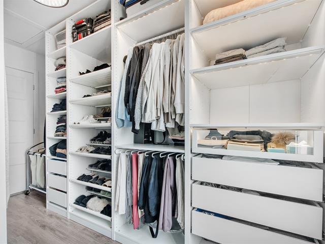 Walk-in closet