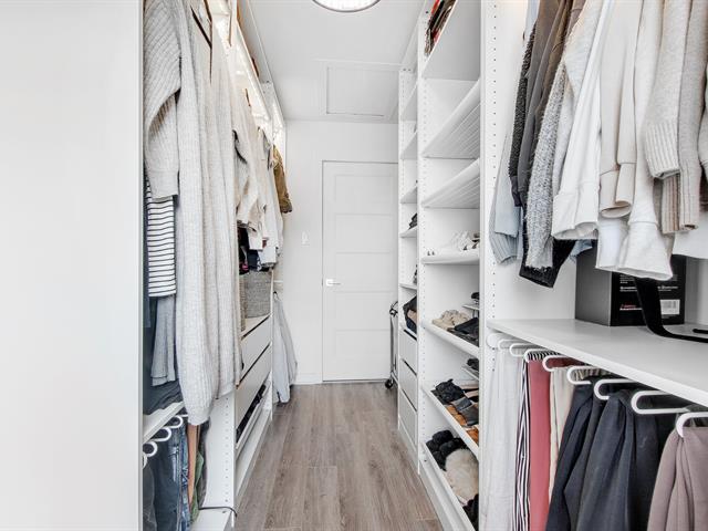 Walk-in closet