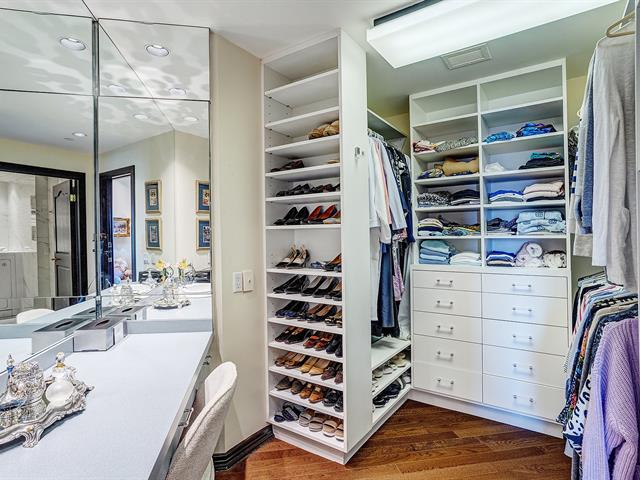 Walk-in closet