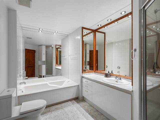 Ensuite bathroom