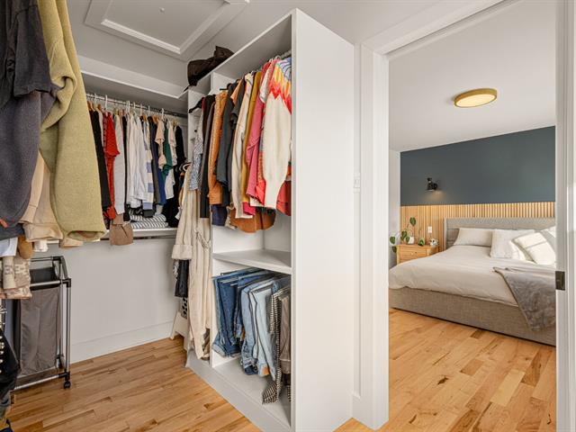 Walk-in closet