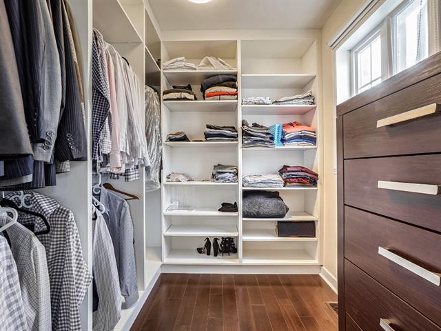 Walk-in closet