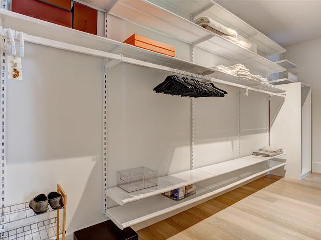 Walk-in closet