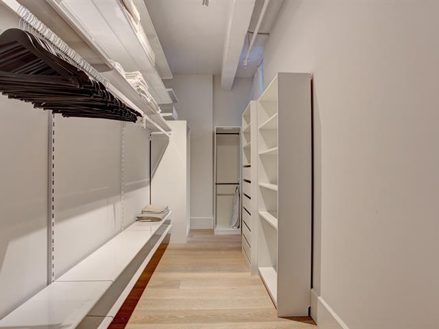 Walk-in closet