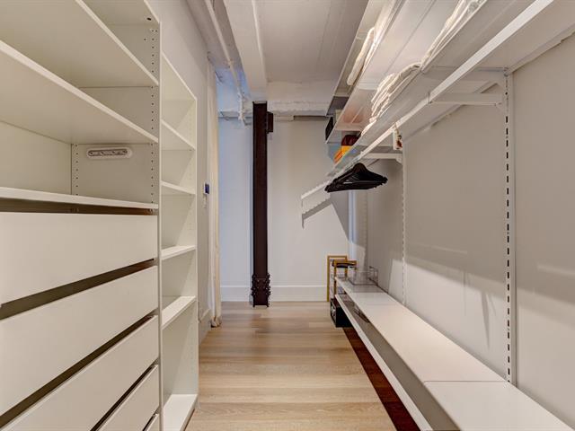 Walk-in closet