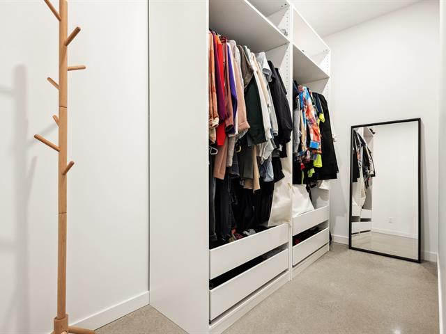 Walk-in closet