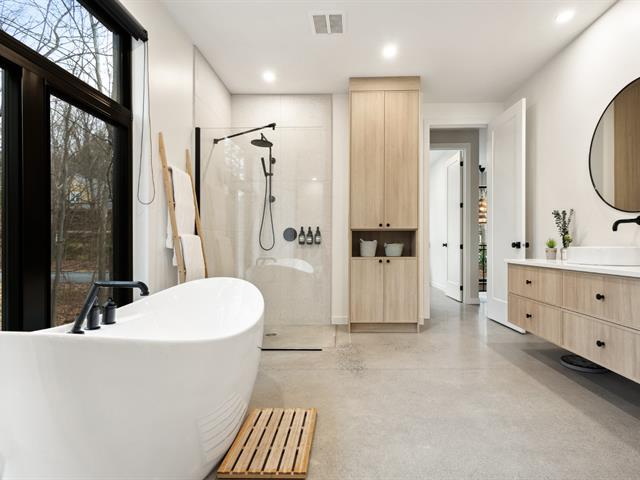 Ensuite bathroom