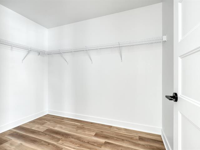 Walk-in closet