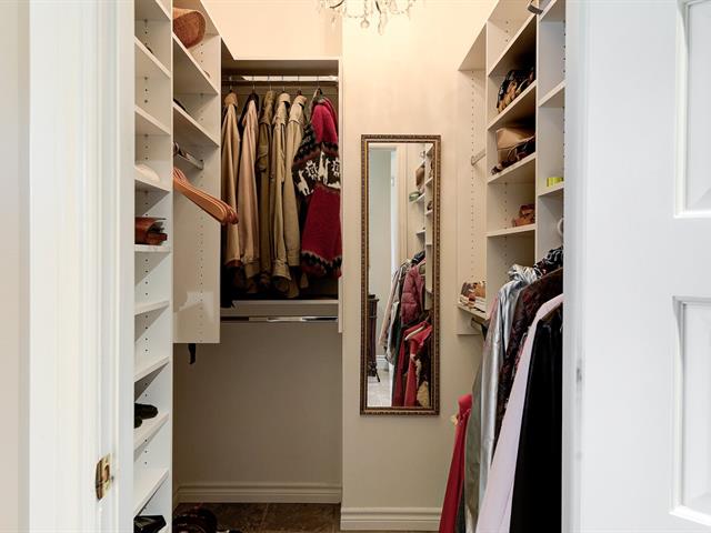 Walk-in closet