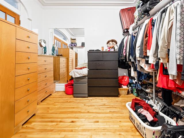 Walk-in closet