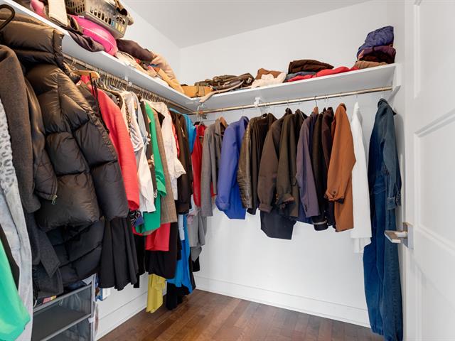 Walk-in closet